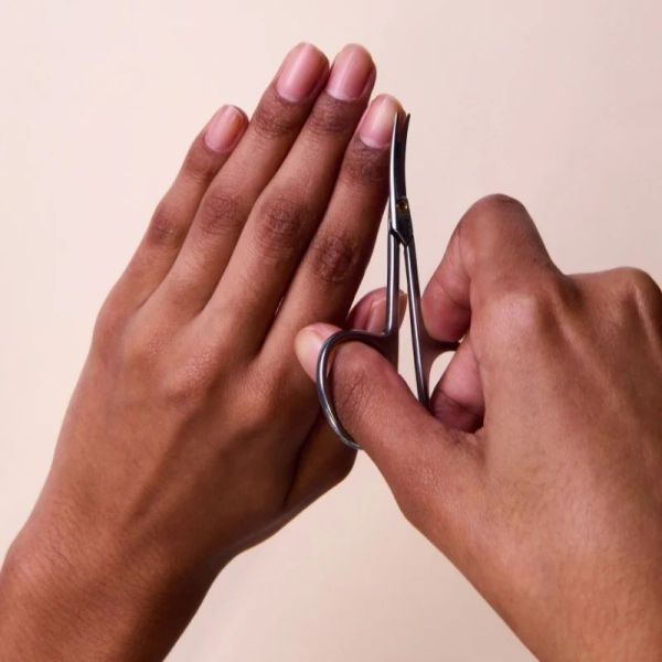 Ciseaux a cuticules a lames courbes - 9 cm